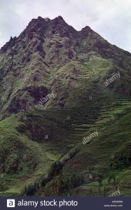 the-sacred-mountain-called-apu-linley-above-pisac-peru-south-america-a35wmn